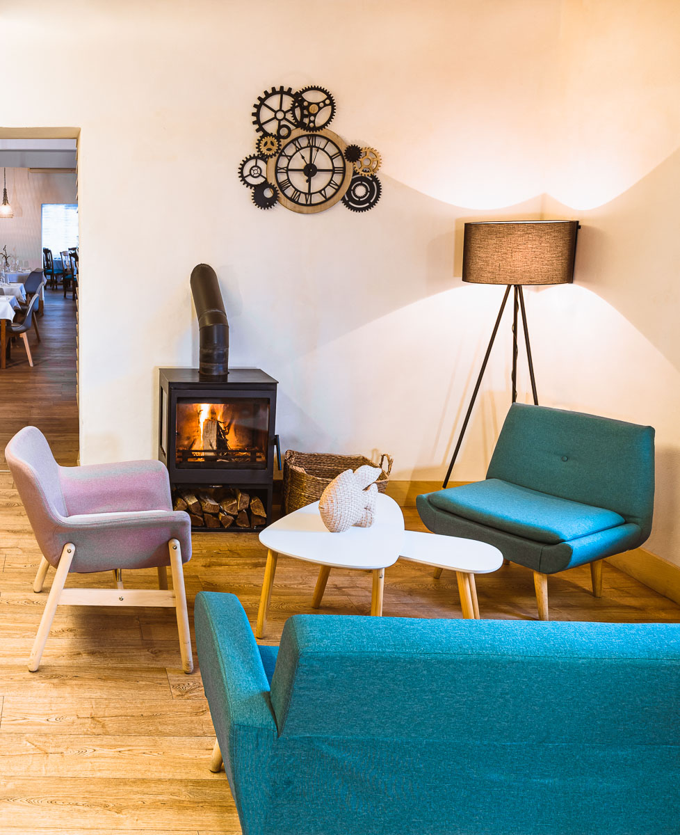 Sala de chimenea, en Restaurante Cesar en Cicero, Cantabria